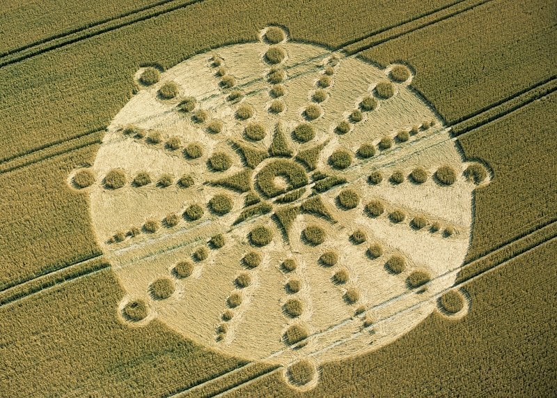 Shaw Village UK Crop Circle 2001